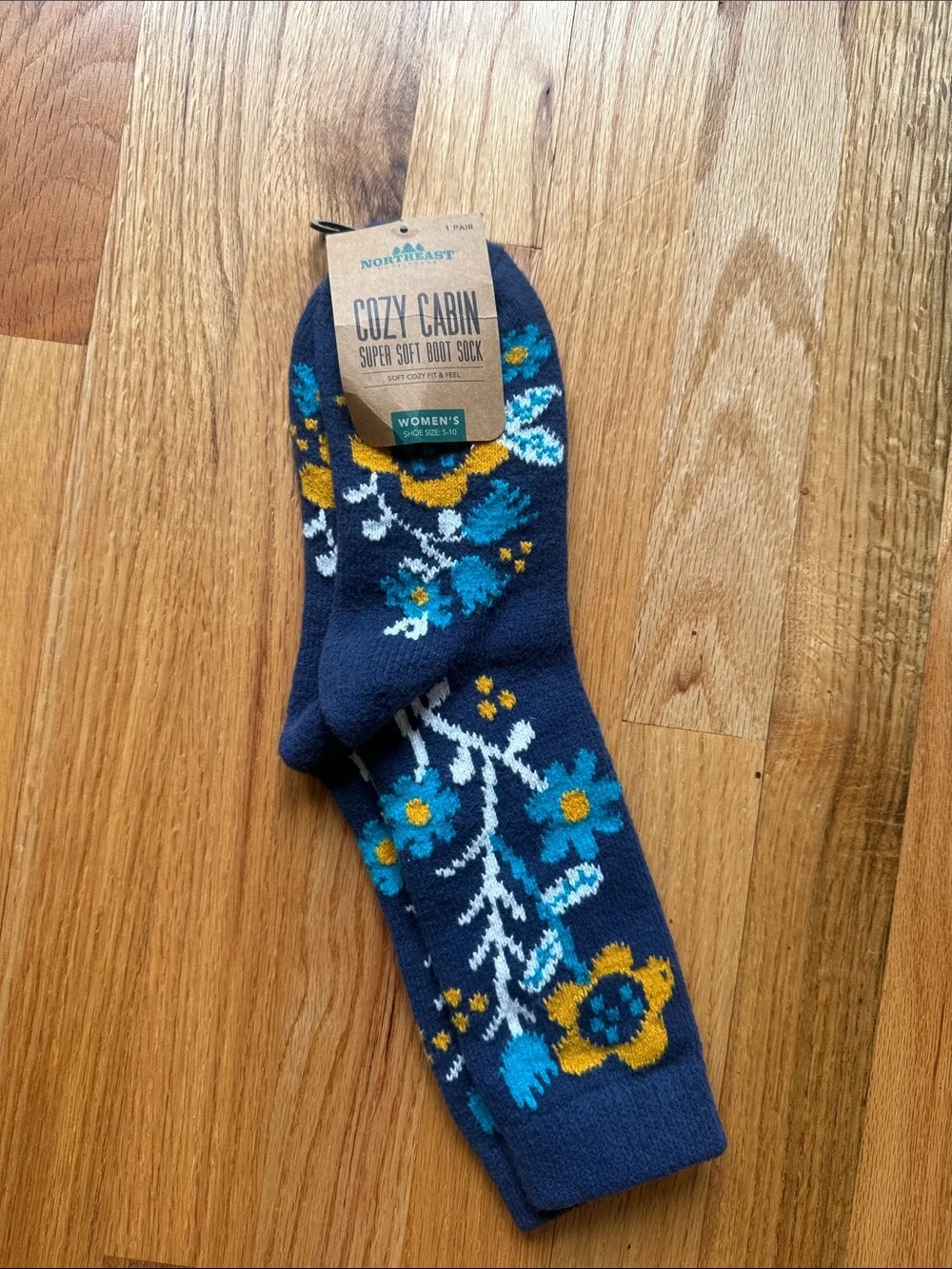 Northeast Cozy Cabin super soft boot sock Women's Navy Floral Boot Socks NWT